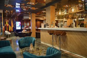 a restaurant with a bar and dinning area at Yomo Eureka in Andorra la Vella