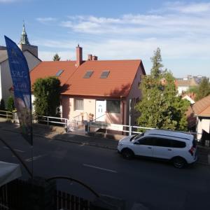 Photo de la galerie de l'établissement Royal Court Apartman - HU registered IntStud Apartman, à Szekszárd