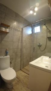 Łazienka w obiekcie APARTAMENT JAN-53 Krynica Morska
