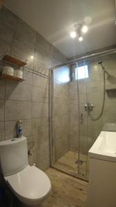 Łazienka w obiekcie APARTAMENT JAN-53 Krynica Morska