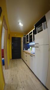 Kuchnia lub aneks kuchenny w obiekcie APARTAMENT JAN-53 Krynica Morska