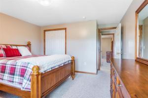 V3 Gorgeous SKI-IN Mountain View Townhouse with great views in Bretton Woods Fast wifi客房内的一张或多张床位
