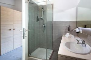 a bathroom with a shower and a sink at Hotel San Teodoro in San Teodoro
