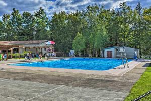 Imagen de la galería de Airy Lake Ariel Home with Private Dock and Kayaks!, en Lake Ariel