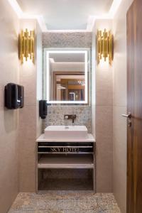 Koupelna v ubytování Sky Hotel Kraków