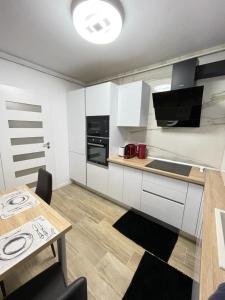 O bucătărie sau chicinetă la Apartament confortabil Alba Iulia