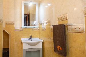 a bathroom with a sink and a mirror at Moradia Borda D'Água in Nazaré