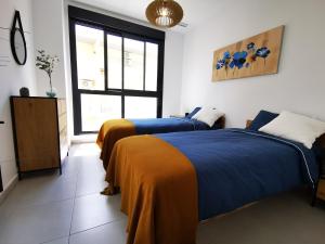 two beds in a room with a window at Superior Calpe Pearl Beach in Calpe