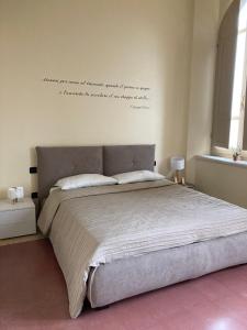 a bedroom with a bed with a quote on the wall at ROSSO DI SERA in Castelfidardo