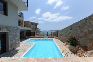 Πισίνα στο ή κοντά στο Gorgeous Eco Friendly Seaside Villa Nefeli