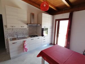 A kitchen or kitchenette at AGRITURISMO VIGNA DE' LUCERI