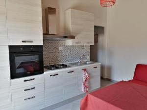 A kitchen or kitchenette at AGRITURISMO VIGNA DE' LUCERI