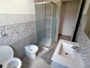 A bathroom at AGRITURISMO VIGNA DE' LUCERI
