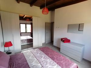 A bed or beds in a room at AGRITURISMO VIGNA DE' LUCERI