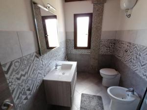 A bathroom at AGRITURISMO VIGNA DE' LUCERI