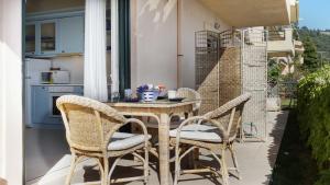 Balkón alebo terasa v ubytovaní Jasmine Glyfada Beach