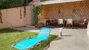 Vonkajšia záhrada v ubytovaní Jasmine Glyfada Beach