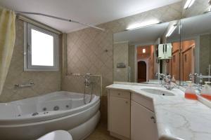 Kúpeľňa v ubytovaní nefeli apartment