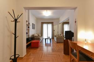 Televízia a/alebo spoločenská miestnosť v ubytovaní nefeli apartment