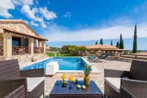 Πισίνα στο ή κοντά στο Villa La Isla with Private Pool