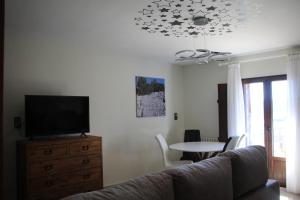 A television and/or entertainment centre at Lapiaz Még 1 kép
