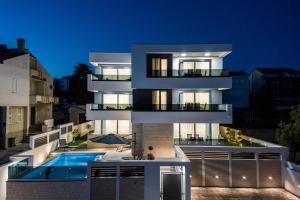 Villa Laverna内部或周边的泳池