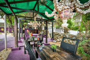 Ein Garten an der Unterkunft Mammaloe