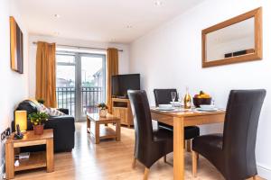 a living room with a dining room table and a living room at The Old Library - Newbury Town Centre - Within easy reach of Train Station and Racecourse - Excellent road links via the A34 and M4 in Newbury