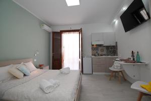 Η κουζίνα ή μικρή κουζίνα στο Monolocale in centro a due passi dal mare