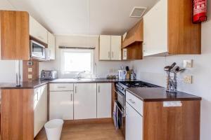 Gallery image of Caledonia Summertime in Jaywick Sands