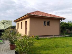 Vonkajšia záhrada v ubytovaní Szederszem Apartman