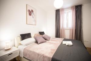 Postel nebo postele na pokoji v ubytování Apartmani Lelu
