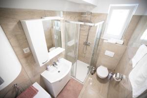 Koupelna v ubytování Apartmani Lelu