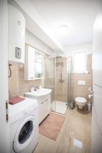 Koupelna v ubytování Apartmani Lelu