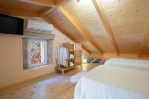 Posteľ alebo postele v izbe v ubytovaní Pnoes Villas Vasiliki Lefkada