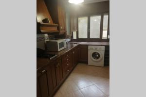 Kuchyň nebo kuchyňský kout v ubytování Apartamento en el Paseo de Manuel Noriega, Nº 9, con jardín privado, Wifi, en Comillas