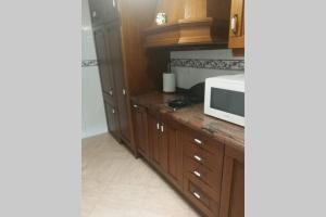 Kuchyň nebo kuchyňský kout v ubytování Apartamento en el Paseo de Manuel Noriega, Nº 9, con jardín privado, Wifi, en Comillas