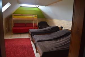Posteľ alebo postele v izbe v ubytovaní Chata Timravanka