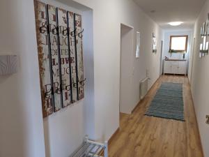 Fotografie z fotogalerie ubytování Ferienwohnung MonSevi v destinaci Wackersberg