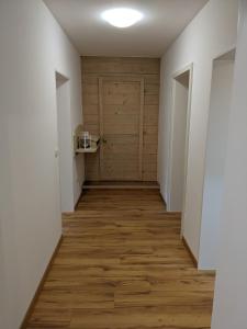 Fotografie z fotogalerie ubytování Ferienwohnung MonSevi v destinaci Wackersberg