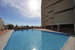Bazén v ubytovaní Apartamento Estudio en Chinasol Primera Línea Playa San Cristóbal alebo v jeho blízkosti