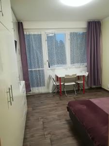 Posteľ alebo postele v izbe v ubytovaní KR Apartman Siófok
