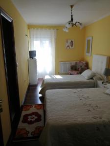 Posteľ alebo postele v izbe v ubytovaní Pensión Casa Frade
