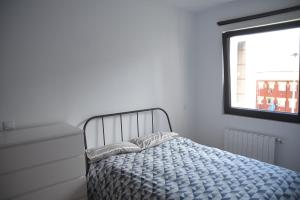 Posteľ alebo postele v izbe v ubytovaní VACARE - Apartamento 3 habitaciones, Capricho en el centro de Santander!