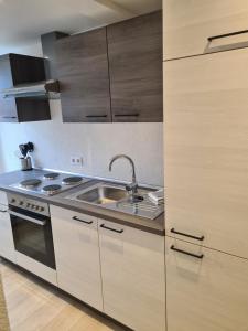 Nhà bếp/bếp nhỏ tại Ferienwohnung Ohanna Goslar +3 ảnh