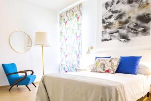 Rúm í herbergi á Volver B&B