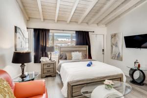 TV a/nebo společenská místnost v ubytování Coral Sands Boutique Lux Studio