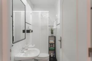 Ένα μπάνιο στο MàHouse GuestHouse +65 φωτογραφίες
