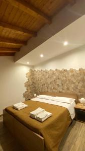 A bed or beds in a room at Spacious Apartment in Zafferana Etnea 65 m² with Private Garden