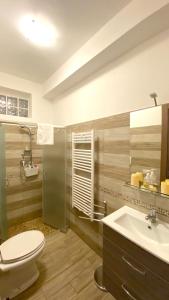 A bathroom at Spacious Apartment in Zafferana Etnea 65 m² with Private Garden Még 37 kép
